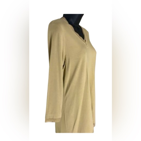 Sale! 🛍️ Per Se by Carlisle V-Neck Knit Top w/ Mesh Trim - Picture 2 of 8